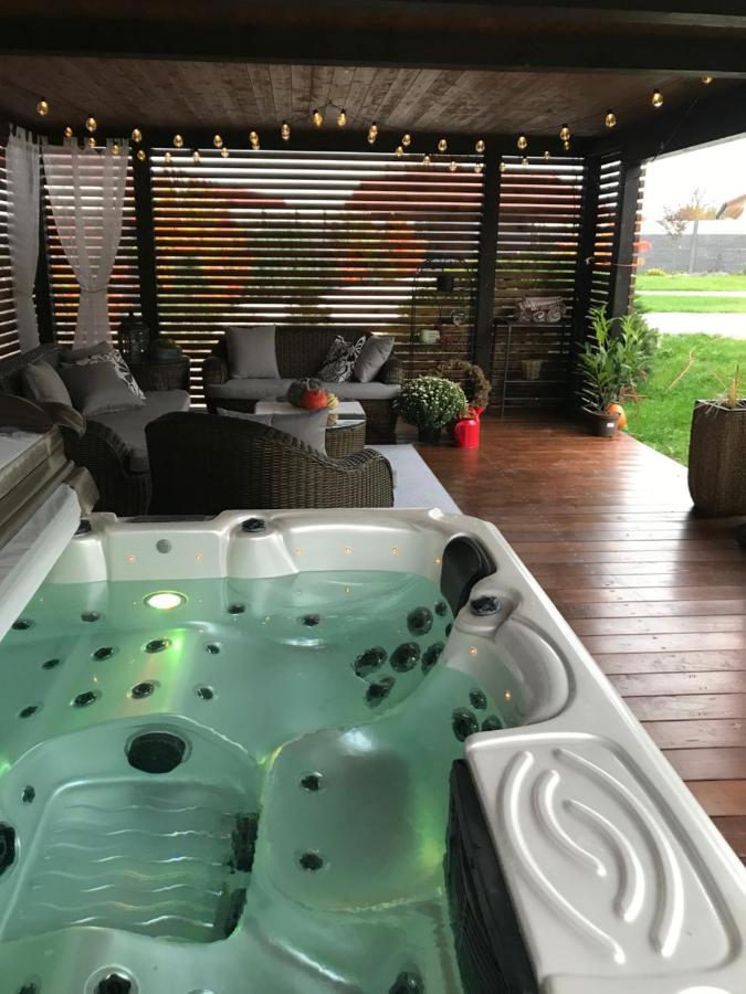 Orchardhouse Farmhouse, Wellness Chrast  Luaran gambar